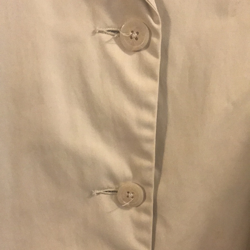 Weatherproof tan raincoat - Picture 4 of 9